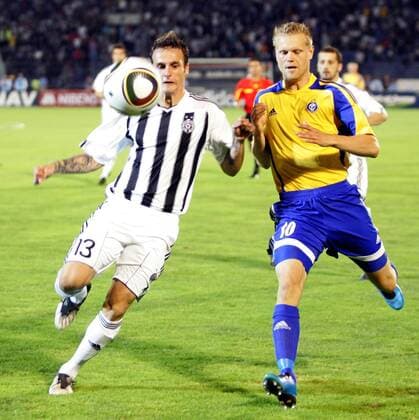 28.07.20, Belgrade, Partizan Belgrad (weiß) - HJK Helsinki (gelb), Champions League third qualifying round, Juho Mäkelä (R), HJK HELSINKI AND Marko Jovanovic, Partizan : 