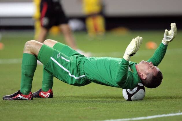 July 28, 2010: Manchester City s keeper, Shay Given, warms up before the start of the 2nd half at the Aaron s International Soccer Challenge between Club America Mexico City (yellow) and Manchester City (white) played in the Georgia Dome in Atlanta, Georgia. Manchester City won the friendly match in penalty kicks. - ZUMAcc7