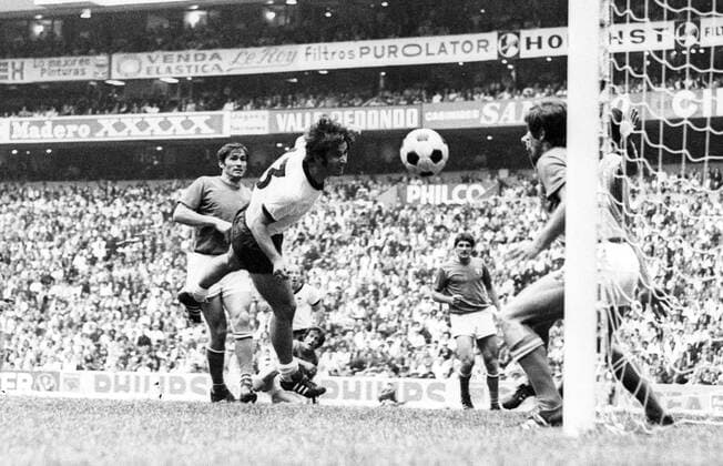 WM 1970, Halbfinale, BR Deutschland vs. Italien 3:4 n.V. - Gerd Müller (BRD, 2.v.li.) erzielt per Kopfball das 2:1 krux o0 Tor Geschichte Fußballgeschichte