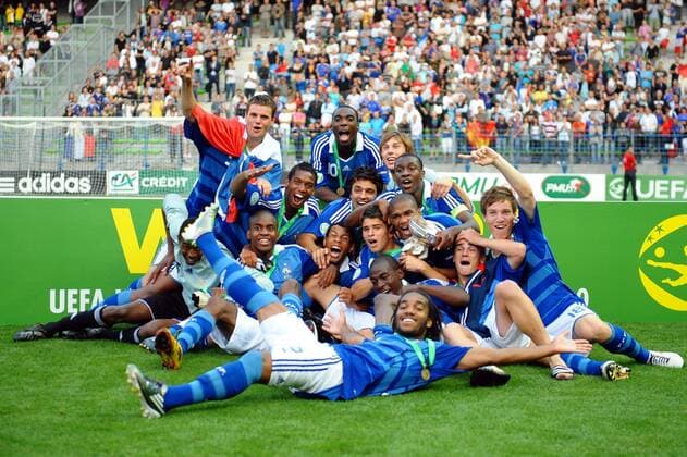FRA (blau) vs ESP (rot) - Finale UEFA U19 EM - Frankreich ist U19 Europameister 2010 - AnthonyxBibardxFEP -  o0 Siegerfoto, Sieg, Sieger, Jubel, Freude, Totale, Siegerfoto