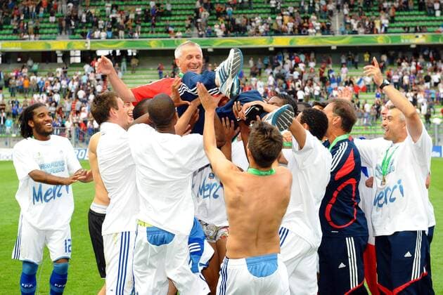 FRA (blau) vs ESP (rot) - Finale UEFA U19 EM - FRA (blau) vs ESP (rot) - Finale UEFA U19 EM - U 19 Nationaltrainer Francis SMERECKI (FRA) - AnthonyxBibardxFEP -  o0 Nationaltrainer, Trainer, Jubel, Freude, Europameister, Sieg, Sieger,