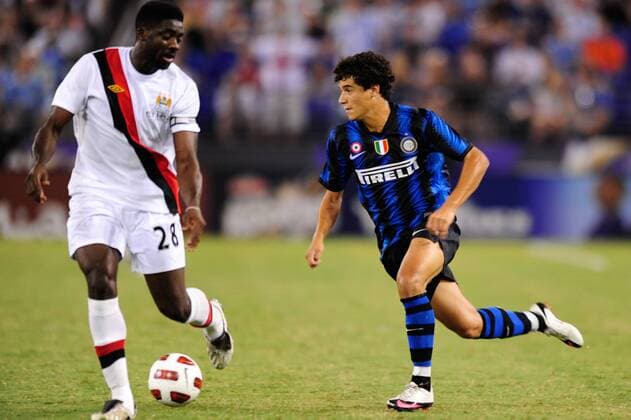 July 31, 2010 - Inter Milan s Philippe Coutinho battles Manchester City s Kolo Toure during International play at M&T Bank Stadium in Baltimore, Maryland. The team from Milan won the match, 3-o. - ZUMAcjm