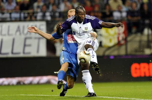 ANDERLECHT , 03 08 2010 FOOTBALL CHAMPIONS LEAGUE QUALIFICATION RSC Anderlecht (White) vs The New Saints of Oswestry and Llansantffraid FC (Blue): ROMELU LUKAKU r. STEVEN EVANS 