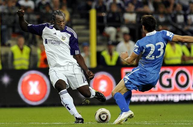 ANDERLECHT , 03 08 2010 FOOTBALL CHAMPIONS LEAGUE QUALIFICATION RSC Anderlecht (White) vs The New Saints of Oswestry and Llansantffraid FC (Blue): ROMELU LUKAKU l. AERON EDWARDS 
