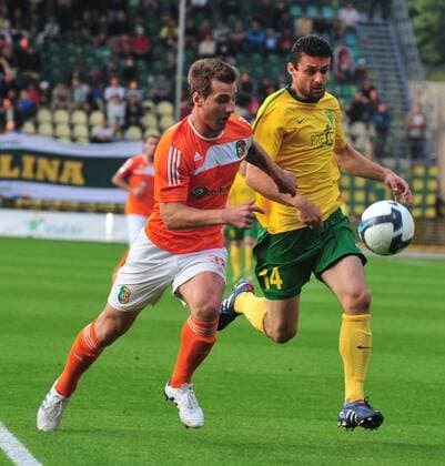 Nikolay Bodurov from Litex Lovech left, challenges for the ball with Tomas Oravec from MSK Zilina, left during third qualifying round match of the Champions League in Zilina, Slovakia on Aug. 4, 2010. (CTKxPhoto JaroslavxPodhorsky)  CTKPhoto19201008040948601