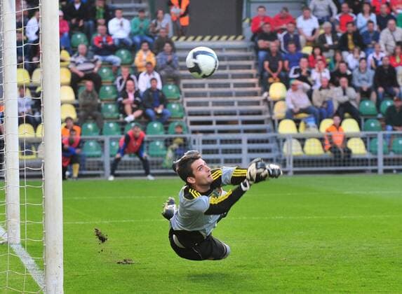 Litex Lovech goalkeepr Rodrigo Galatto saves the penalty shoot during third qualifying round match of the Champions League between MSK Zilina and Litex Lovech in Zilina, Slovakia on Aug. 4, 2010. (CTKxPhoto JaroslavxPodhorsky)  CTKPhoto1201008040970901 o0 Elfer Abwehr