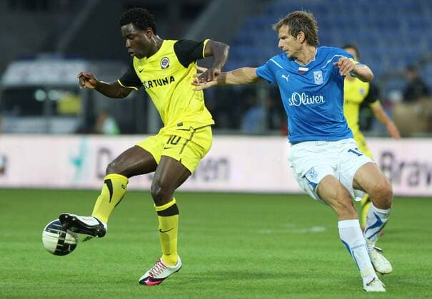 BONY WILFRIED (SPARTA), BARTOSZ BOSACKI (LECH), , CHAMPIONS LEAGUE QUALIFICATION, LECH POZNAN (BLAU) VS SPARTA PRAGUE (GELB)  04082010toja36