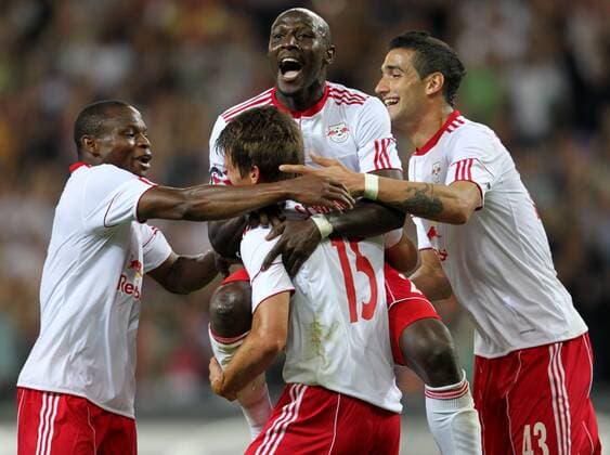 FUSSBALL - UEFA CL Quali, RBS vs Omonia SALZBURG,AUSTRIA,04.AUG.10 - FUSSBALL - UEFA Champions League Qualifikation, Red Bull Salzburg vs Omonia Nikosia. Bild zeigt v.li. den Jubel von Rabiu Afolabi, Franz Schiemer, Ibrahim Sekagya und Joaquin Boghossian (RB).  o0 Jubel Freude