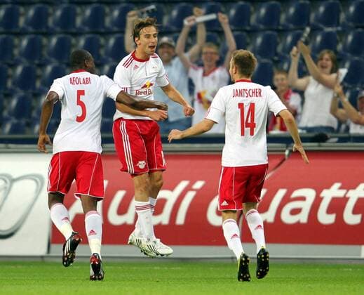 FUSSBALL - UEFA CL Quali, RBS vs Omonia SALZBURG,AUSTRIA,04.AUG.10 - FUSSBALL - UEFA Champions League Qualifikation, Red Bull Salzburg vs Omonia Nikosia. Bild zeigt v.li. den Jubel von Rabiu Afolabi, Dusan Svento und Jakob Jantscher (RB).  o0 Jubel Freude