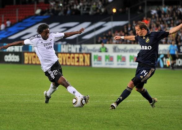 Champions League Qualifikation - Rosenborg Trondheim BK (RBK, weiss) - AIK Solna (Stockholm) - Mushaga Bakenga (RBK) gegen Kenny Pavey - 