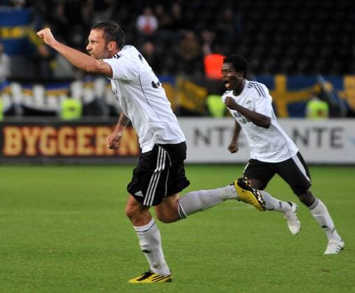 Champions League Qualifikation - Rosenborg Trondheim BK (RBK, weiss) - AIK Solna (Stockholm) - Rade Prica (RBK, li.) und Anthony Annan (Rosenborg) 