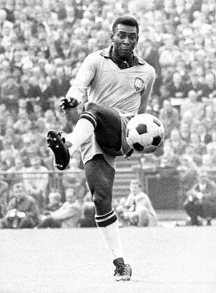 Pele (Brasilien) Fußball Herren 1968, Nationalteam, Nationaltrikot, Länderspiel Einzelbild Aufnahmedatum geschätzt Dynamik,