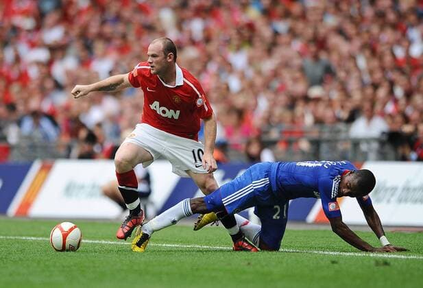 Football - Community Shield - Chelsea FC vs. Manchester United (red): Wayne Rooney of Manchester United (red) and Chelsea FC s Salomon Kalou tangle at Wembley Stadium, London 