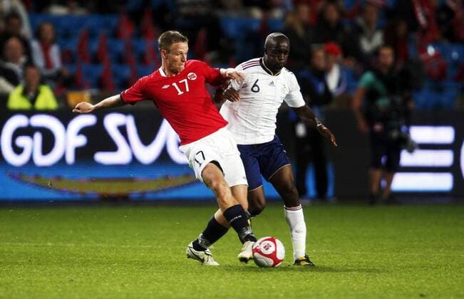 Norway (red) - France (white) 2-1: Lassana Diarra , France and Jan Gunnar Solli , Norge 