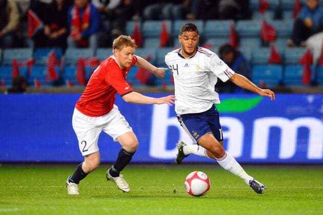 Norwegen (rot) vs Frankreich (weiß) 11 08 2010 - Hatem BEN ARFA (R) gegen Tom HOGLI - AnthonyBibardFEP - 