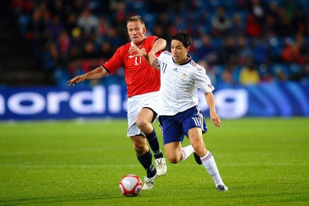 Norwegen (rot) vs Frankreich (weiß) 11 08 2010 - Samir NASRI (R) gegen Morten Gamst PEDERSEN - AnthonyBibardFEP - 