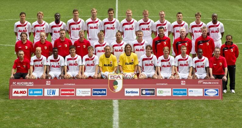 Kader FC Augsburg 2010-2011, hinten v. li: Benjamin WOLTMANN, Jonas DE ROECK, Gibril SANKOH, Torsten OEHRL, Daniel BRINKMANN, Goran SUKALO, Lukas SINKIEWICZ, Uwe MOEHRLE, Dominik REINHARDT, Edmond KAPLLANI, Daniel FRAMBERGER, Nando RAFAEL, mittlere Reihe v. li: Teamarzt Dr. Andreas WEIGEL, Teamarzt Dr. Peter STILLER, Physiotherapeut Markus ZEYER, Physiotherapeut James MORGAN, Stephan HAIN, Marcel NDJENG, Axel BELLINGHAUSEN, Zdenko MILETIC (Torwarttrainer), Rob REEKERS (Co-Trainer), Markus GELLHAUS (Co-Trainer), Jos LUHUKAY (Trainer); vorne v. li: Salvatore BELLARDO (Zeugwart), Tobias WERNER, Andrew SINKALA, Thomas RUDOLPH, Moritz NEBEL, Mohamed AMSIF (Torwart), Simon JENTZSCH (Torwart), Paul VERHAEGH, Marcel DE JONG, Daniel BAIER, Ibrahima TRAORE, Werner KILLIAN (Masseur) es fehlt: MichaelxTHURK