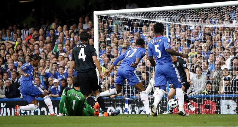 Florent Malouda (L) of Chelsea scores his side s first goal - Barclays Premier League, FC Chelsea vs. West Bromwich Albion 14th August, 2010 EDITORIAL USE ONLY. No use with unauthorised audio, video, data, fixture lists, club league logos or live services. Online in-match use limited to 120 images, no video emulation. No use in betting, games or single club league player publications. o0 Tor