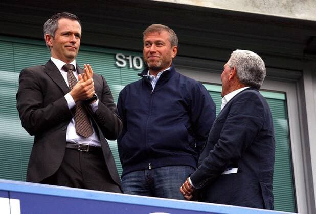 Chelsea owner Roman Abramovich (C) looks on from the stands - Barclays Premier League, FC Chelsea vs. West Bromwich Albion 14th August, 2010 EDITORIAL USE ONLY. No use with unauthorised audio, video, data, fixture lists, club league logos or live services. Online in-match use limited to 120 images, no video emulation. No use in betting, games or single club league player publications. o0 Funktionär