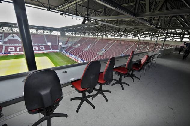 Fußball, Stadiongeschichte FC Augsburg Impuls-Arena des FC Augsburg. Pressearbeitsplätze. o0 Medien, o0 Totale