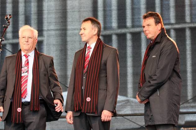 Vorstand Klaus Lötzbeier, Finanzvorstand Dr. Thomas Pröckl und Vorstandsvorsitzender Heribert Bruchhagen (v.li., alle Eintracht Frankfurt) o0 Funktionär