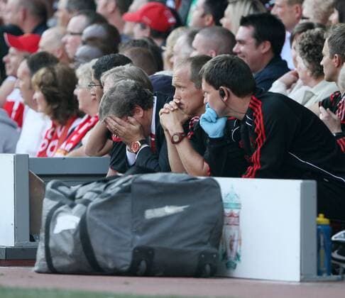 Liverpool FC s coach Roy Hodgson looks on dejected Barclays Premier League Liverpool v Arsenal 15th August, 2010 EDITORIAL USE ONLY. No use with unauthorised audio, video, data, fixture lists, club league logos or live services. Online in-match use limited to 120 images, no video emulation. No use in betting, games or single club league player publications. o0 Enttäuschung