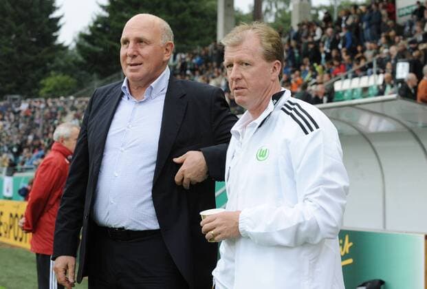 15.08.2010, Fussball, Saison 2010-2011, DFB-Pokal, 1. Hauptrunde, PREUßEN MÜNSTER - VFL WOLFSBURG 1-2, Geschäftsführer Dieter Hoeneß (Wolfsburg), links, und Trainer Steve McClaren (VfL Wolfsburg) o0 Funktionär Mc Claren