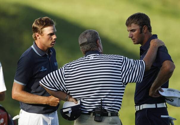 Dustin Johnson (USA) (R) and Nick Watney (USA) (L) talks with a rules official after finishing the final round of the 92nd PGA Championship at Whistling Straits in Kohler, Wisconsin on August 15, 2010. It was ruled that Johnson was in a bunker when he made his approach and grounded his club twice while setting up for his shot. Johnson received a two-stroke penalty for the foul, knocking him out of a 3-hole-playoff.  BKX2010081529 o0 Platzrichter Regelverletzung local rules Schiri Strafe Strafschläge