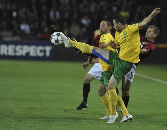 Jan Krob of Sparta Praha, right, fights for the ball with MSK Zilina player Patrik Mraz, front, in their Champions League qualifying play-off first leg match in Prague Tuesday, Aug. 17, 2010. (CTKxPhoto RenexVolfik)  CTKPhoto578201008170777301
