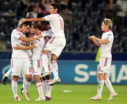 18.08.2010, Salzburg - UEFA Champions League Qualifikation 2010 2011 - Red Bull Salzburg (weiß) vs Hapoel Tel Aviv (rot) 2:3 --- Bild zeigt v.li. den Jubel von Nikola Pokrivac, Dusan Svento, Gonzalo Zarate und Christoph Leitgeb (RBS).  o0 Freude