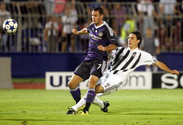 18.08.2010, Belgrad - UEFA Champions League Qualifikation 2010 2011 - Partizan Belgrad vs RSC Anderlecht 2:2 --- Cleo (R) scoring first goal for (Partizan) beside Jan Lecjaks (L) (Anderlecht) : 