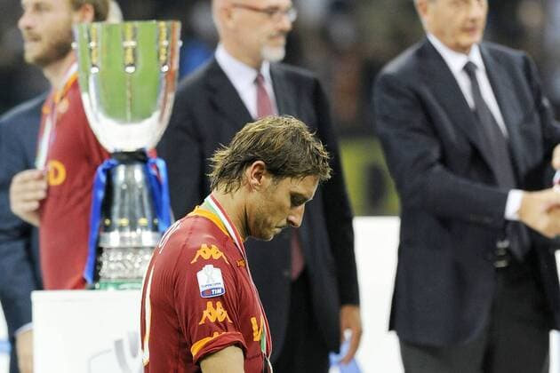 Inter Mailand (blau) vs. AS Rom (rot): Francesco Totti  o0 Enttäuschung,