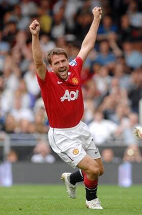 Football - Michael Owen (United) celebrates their 2nd goal. FC Fulham (white) v Manchester United ManU (red) 22 08 2010 :  o0 Freude Jubel
