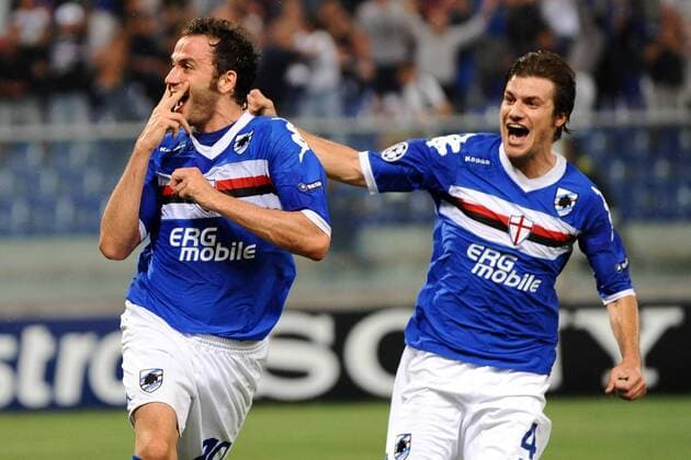 Giampaolo Pazzini (li.) und Daniele Dessena (beide Sampdoria Genua) - Torjubel --- Sampdoria Genua (blau) vs SV Werder Bremen (weiß) Champions League 2010 2011 Play-offs 2nd leg Stadio Luigi Ferraris di Marassi, Genua  o0 Jubel Freude