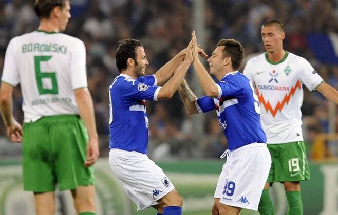 Giampaolo Pazzini (li.) und Antonio Cassano (beide Sampdoria Genua) - Torjubel --- Sampdoria Genua (blau) vs SV Werder Bremen (weiß) Champions League 2010 2011 Play-offs 2nd leg Stadio Luigi Ferraris di Marassi, Genua  o0 Jubel Freude