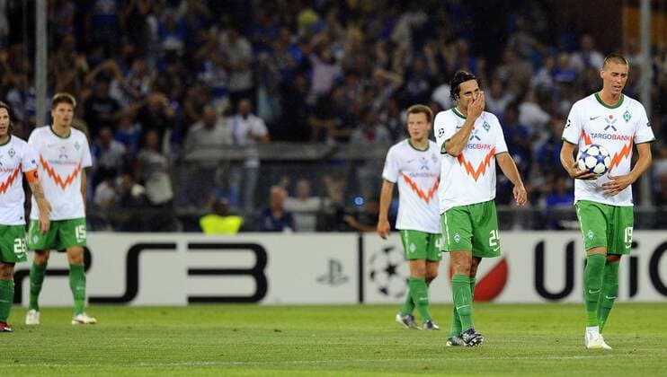 Sandro Wagner (re.) und Claudio Pizarro (Bremen) enttäuscht --- Sampdoria Genua (blau) vs SV Werder Bremen (weiß) Champions League 2010 2011 Play-offs 2nd leg Stadio Luigi Ferraris di Marassi, Genua 