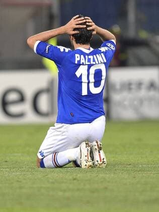 Giampaolo Pazzini (Sampdoria) enttäuscht --- Sampdoria Genua (blau) vs SV Werder Bremen (weiß) Champions League 2010 2011 Play-offs 2nd leg Stadio Luigi Ferraris di Marassi, Genua giorgioxperottino