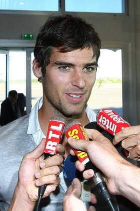 Ankunft von Yoann Gourcuff, Neuzugang bei Olympique Lyon - - Interview am Flughafen - Lyon - 24-08-10 xEddyLEMAISTREx 