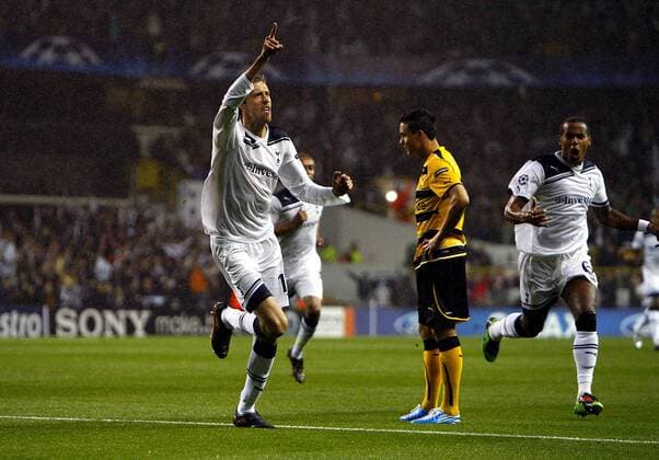 Peter Crouch of Tottenham Hotspur celebrates (L) scoring his side s first goal UEFA Champions League Qualifying Tottenham Hotspur vs. BSC Young Boys Bern, 25th August, 2010 EDITORIAL USE ONLY. No use with unauthorised audio, video, data, fixture lists, club league logos or live services. Online in-match use limited to 120 images, no video emulation. No use in betting, games or single club league player publications. o0 Freude