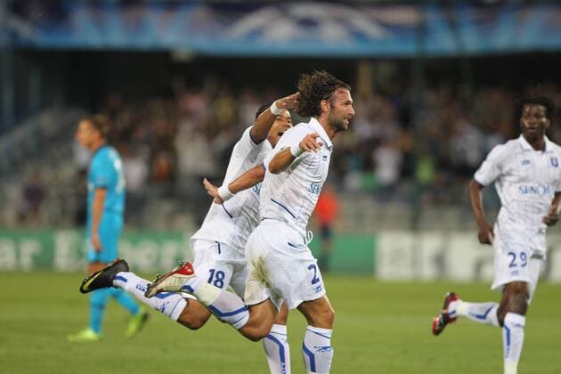 AJ Auxerre (weiß) vs Zenit St. Petersburg (blau) - Champions League Play Off, Auxerre: Torjubel Cedric HENGBART - XStephanieX -