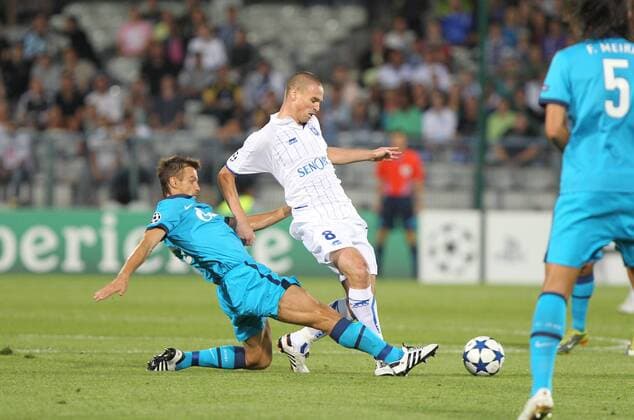 AJ Auxerre (weiß) vs Zenit St. Petersburg (blau) - Champions League Play Off, Auxerre:-Anthony Le Tallec (C) - XStephanieX -