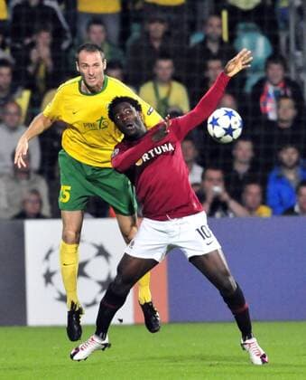 Jozef Piacek, back, of MSK Zilina and Bony Wilfried, front, of Sparta Praha fight for the ball during the Champions League qualifying play-off match MSK Zilina - Sparta Praha in Zilina Tuesday, Aug. 25, 2010. (CTKxPhoto JaroslavxPodhorsky)  CTKPhoto78201008250900901