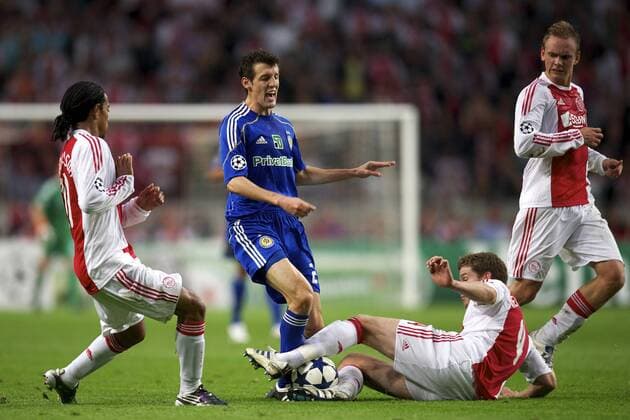 vlnr Urby Emanuelson,Oleh Gusev,Jan Vertonghen,Siem de Jong - AFC Ajax Amsterdam (white) vs. Dinamo Kiev (blue) - Kiev Play-offs Champions League 2010 2011 xVIxwjxdijkdrentxIVx 164113