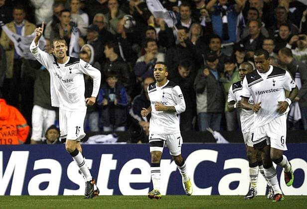 Peter Crouch (L) of Tottenham Hotspur celebrates scoring his side s third goal UEFA Champions League Qualifying - Tottenham Hotspur (white) vs. BSC Young Boys Bern (yellow) - 25th August, 2010 EDITORIAL USE ONLY. No use with unauthorised audio, video, data, fixture lists, club league logos or live services. Online in-match use limited to 120 images, no video emulation. No use in betting, games or single club league player publications. o0 Jubel, Freude,