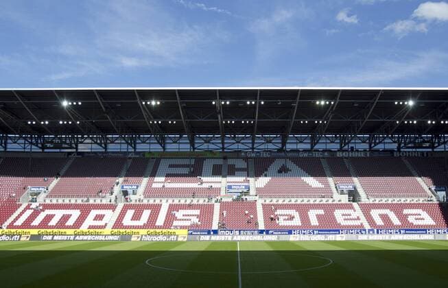 Fußball, Stadiongeschichte FC Augsburg Impuls Arena, Heimspielstätte des FC Augsburg. Fussball 2. Bundesliga , Impuls Arena Augsburg, o0 totale Schriftzug Tribüne