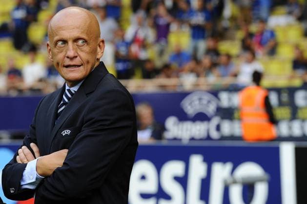 Monte Carlo - Super Cup 2010 - Inter Mailand (blau) - Atletico Madrid 0:2 - Pierluigi Collina (Italien), Vertreter der Schiedsrichtervereinigung AIA - 