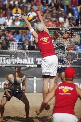 Beachvolleyball, Deutsche smart Beachvolleyballmeisterschaft Timmendorfer Strand 2010, Halbfinalbegegnung - David Klemperer (L) und Eric Koreng (beide HSV) vs Marcus Böckermann (2L) und Mischa Urbatzka (St. Pauli), Germany, xHOCHxZWEIx xThomasxVictorx