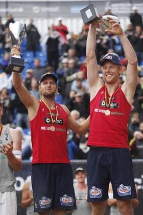 Beachvolleyball, Deutsche smart Beachvolleyballmeisterschaft Timmendorfer Strand 2010, Gewinner des Männer Finale - Julius Brink (L) und Jonas Reckermann (beide GER), xHOCHxZWEIx xThomasxVictorx
