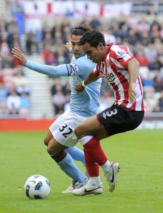 Sunderland s Kieran Richardson (R) and Manchester City s Carlos Tevez. Barclays Premier League Sunderland AFC vs Manchester City 29th August, 2010 EDITORIAL USE ONLY. No use with unauthorised audio, video, data, fixture lists, club league logos or live services. Online in-match use limited to 120 images, no video emulation. No use in betting, games or single club league player publications.