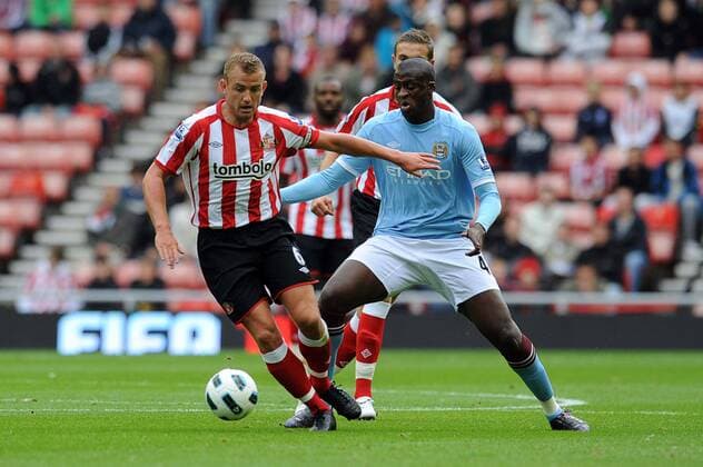 Premier League - Sunderland AFC (FC) vs. Manchester City - Lee Cattermole (Sunderland, L) and Yaya Toure (Manchester City) at the Stadium of Light. 